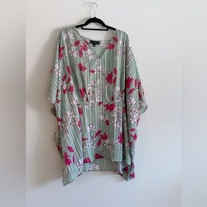 Lane Bryant size 26/28 kimono-sleeve blouse. Light sage green w/ pink floral.